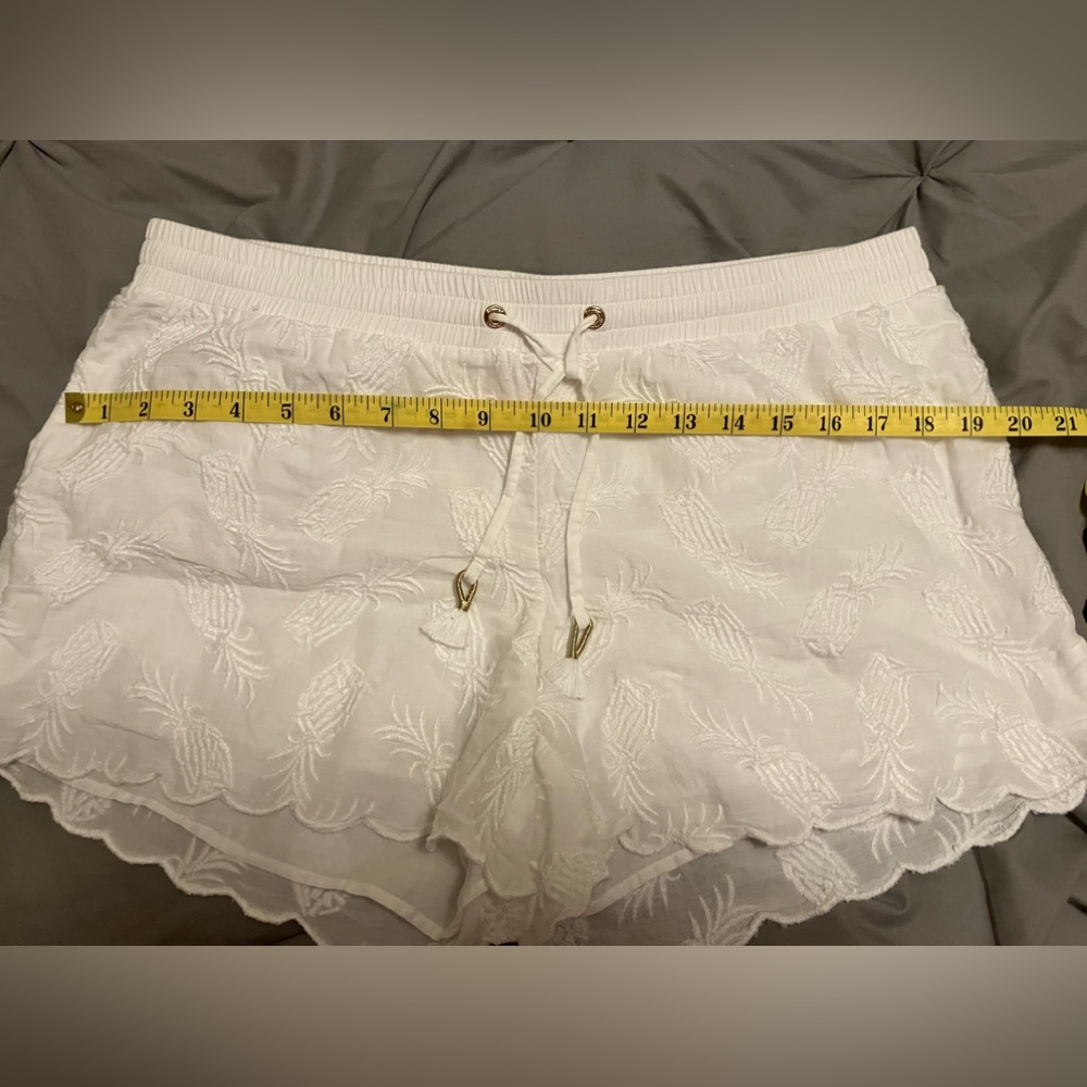 Lilly Pulitzer shorts- Embroidered white